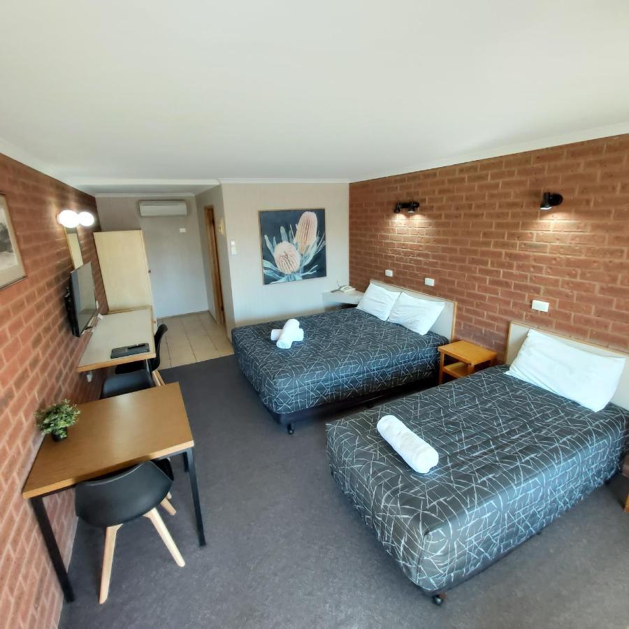 Country Mile Motor Inn Forbes Ngoại thất bức ảnh