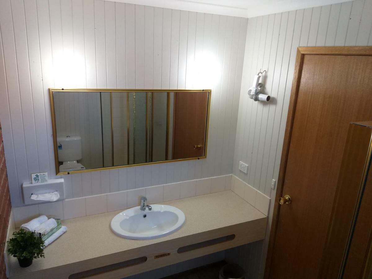 Country Mile Motor Inn Forbes Ngoại thất bức ảnh